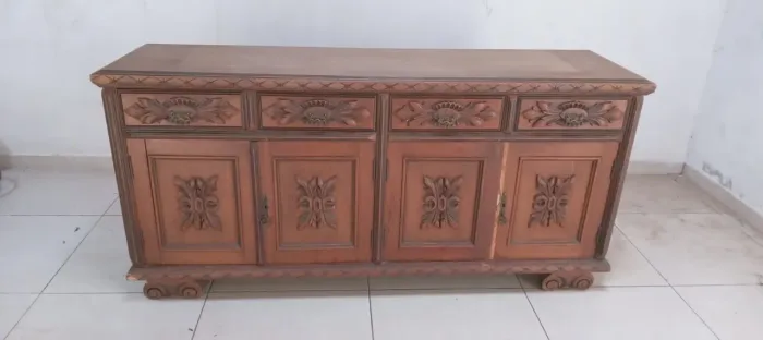Buffet antigo colonial madeira maciça<br>R$1.800<br>1,80 de comprimento, 20cm de