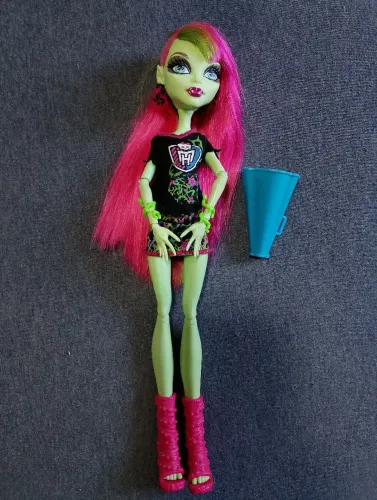 Boneca Monster High Venus McFlytrap Music Festival - Com Acessórios Originais
