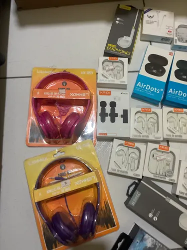 Lote de Fones de vários modelos e 2 microfones 