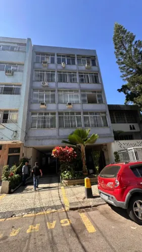 Apartamento bem localizado em Botafogo na Rua das Palmeiras. 