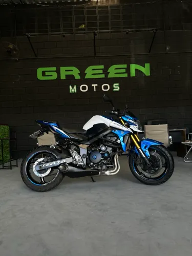 SUZUKI GSR 750 (GREEN MOTOS)