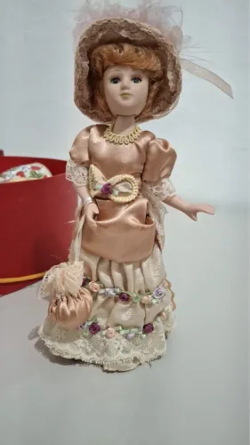 Boneca porcelana