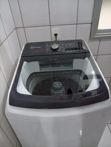 Vendo máquina de lavar 14kg