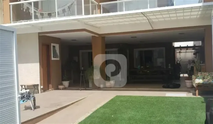 Casa duplex com 225 m² 3 quartos 3 suítes á venda Condomínio Golden Village