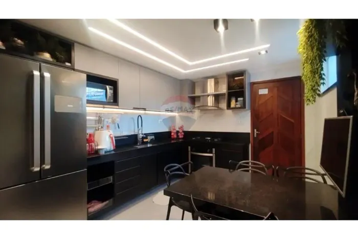 Vende casa duplex com 300m² - Médici
