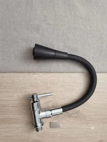 Torneira Flexível Gourmet de Mesa Articulada 1/4 de Volta - Preto/Cromado