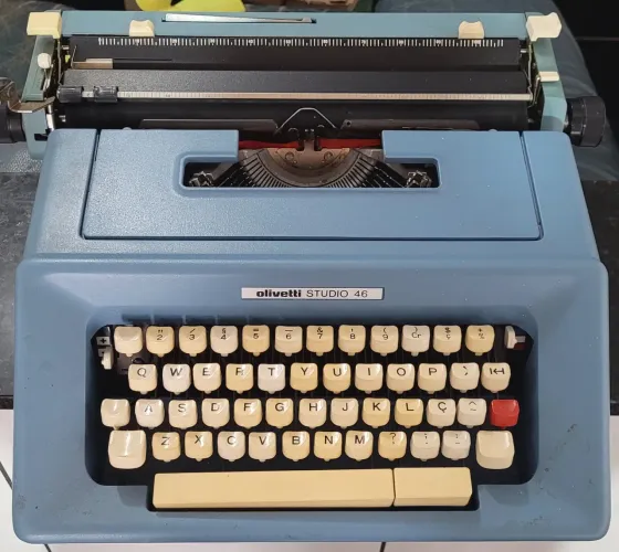 Máquina de escrever olivetti