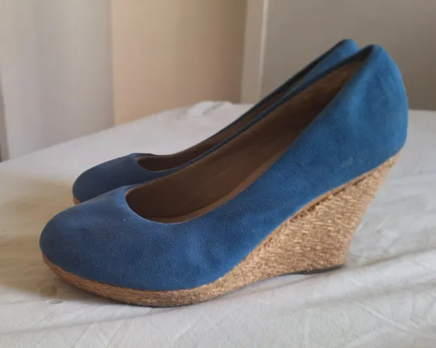 Sapato ANABELA de camurça azul 37