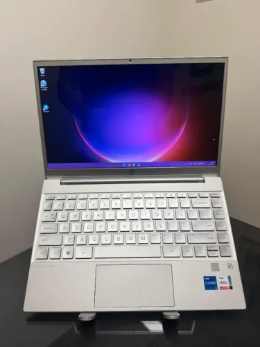 Notebook HP i5 - 11º Geração - SSD 256 GB - Ram 8 GB -Iris Xe Graphics- 13 POLEGADAS