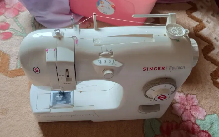 Máquina de Costura Singer Fashion 4205C - Completa com Pedal