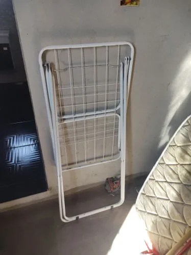 Varal de roupa portátil