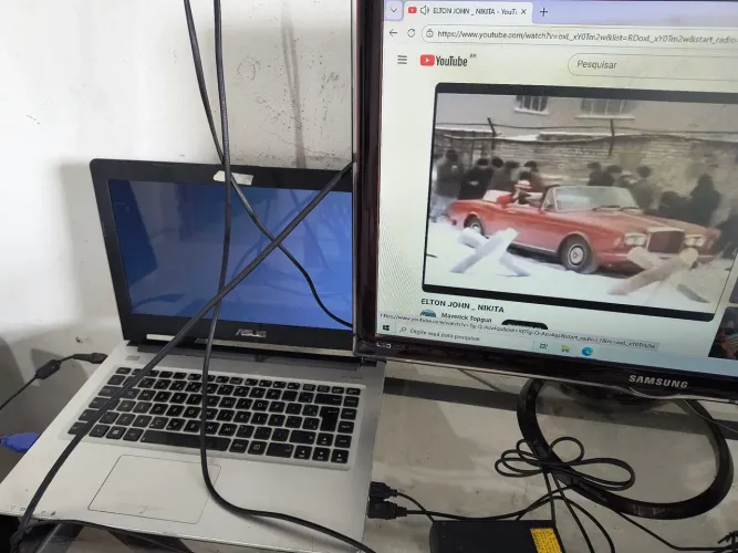 Notebook Asus i7 SSD 8gb de ram a tela ficou com listras