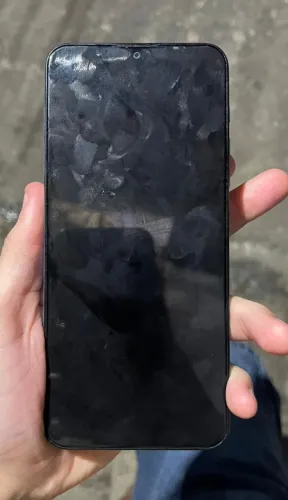 Celular moto G20 todo bom sem sinal de quebrado tá novo só tá com umas marca de descacado