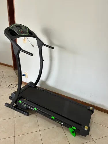 Esteira para caminhada/ corrida em casa