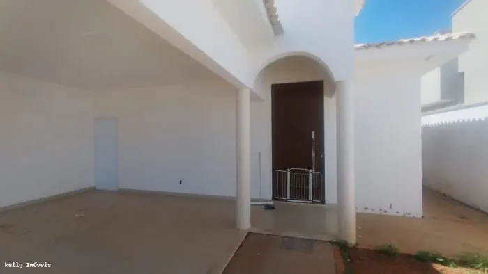 Casa para Venda em Martinópolis, Tardim I, 3 dormitórios, 2 suítes, 4 banheiros, 2 vagas
