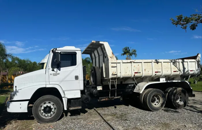 Caminhão Caçamba Mercedes benz 1620L 2006