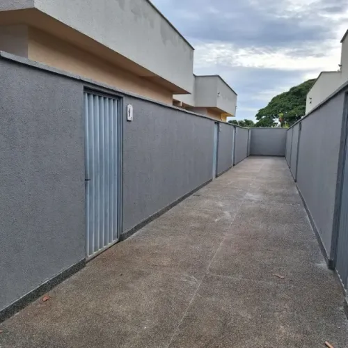 CASA 2 QUARTOS, EM CONDOMINIO, QUINTAL INDIVIDUAL, PROXIMO AEROPORTO GOIANIA