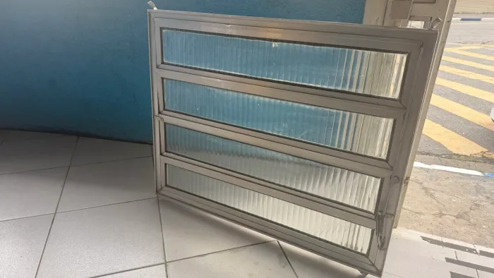 Vitro alumínio 1,00 X 0,80 usado