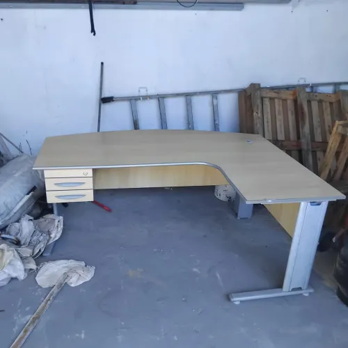 2 Mesa de escritório formato L semi novo