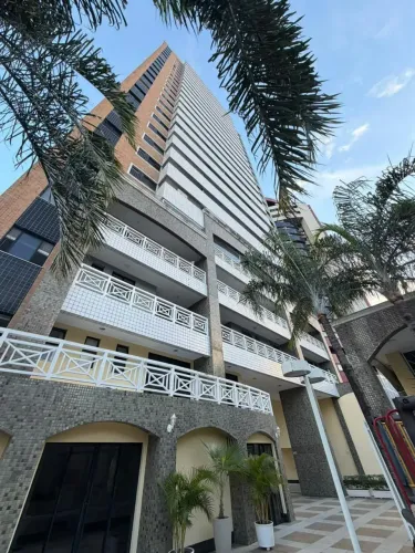 Apartamento de 57m² no Meireles com 1 suítes, 2 vagas e no andar alto.