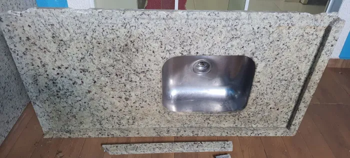 Pia de Granito 1,20m com Cuba Inox - Ótimo Estado