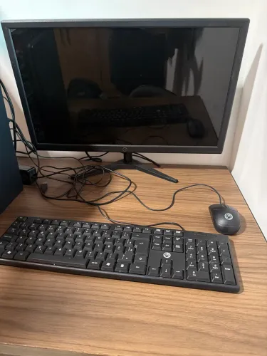 Computador completo,mesa e cadeira 