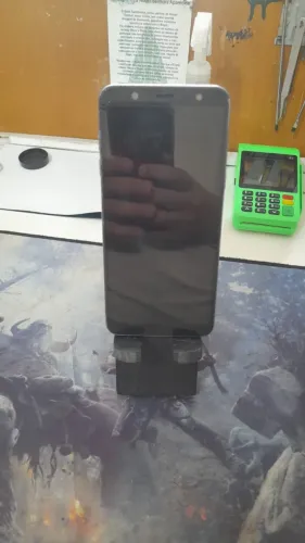 Celular J8