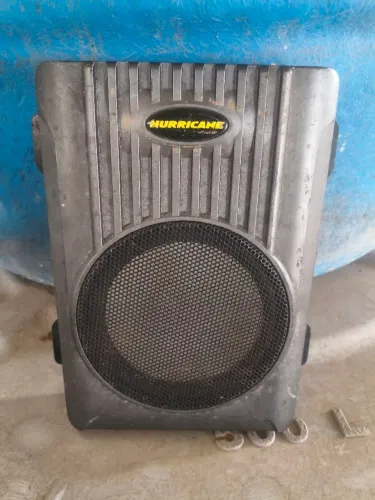Caixa amplificada Hurricane subwoofer