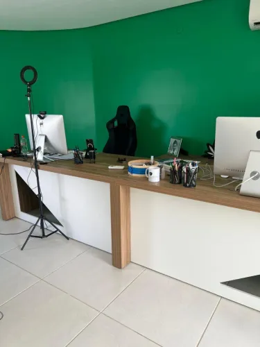 HOME OFFICE CARVALHO COM BRANCO À VENDA - (FENDI AMBIENTES)