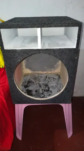 Vendo essa Caixa 15 polegadas de completo só o auto falante quer tem quer trocar a bobina 