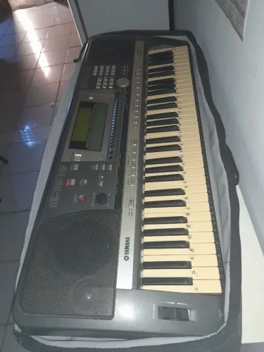 TECLADO YAMAHA PSR-640 EM ÓTIMO ESTADO