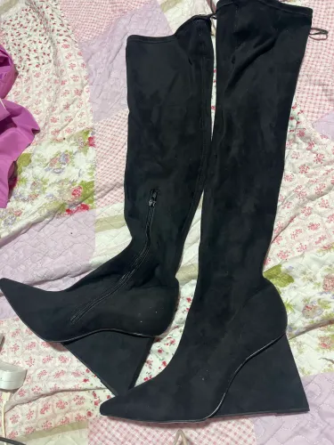Vende se uma bota cano longo da arezzo