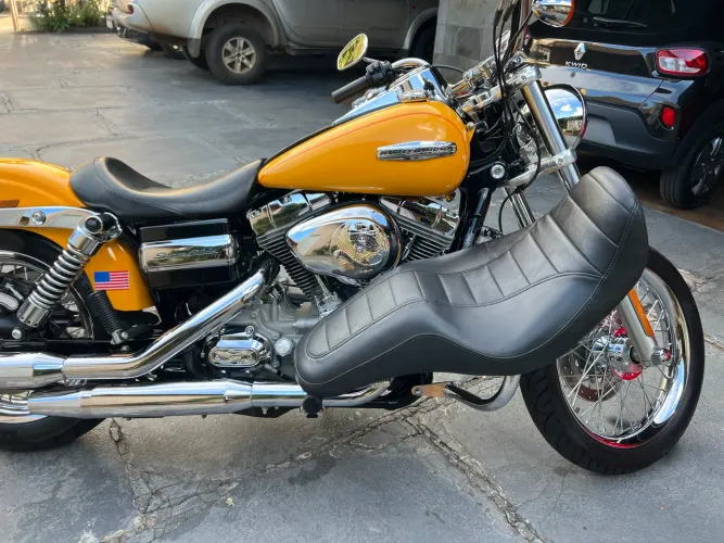 HARLEY DAVIDSON SUPER GLIDE ANO 2008/2008 ÚNICO DONO 20.000 KM AMARELA EQUIPADA