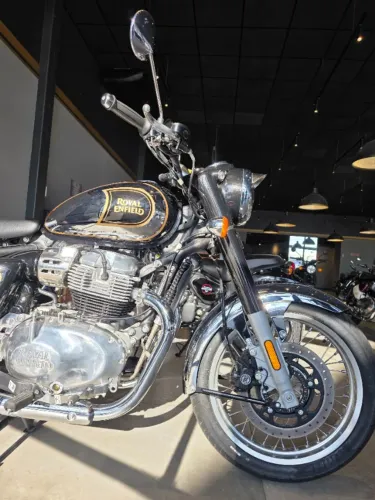 Classic 650cc Chrome Black 650cc - Duvallyer Rodrigues - 21 9 9271 71 82 - Royal Enfield