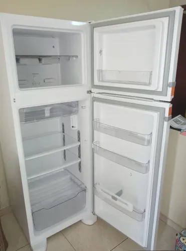 Geladeira nova gelando bem, detalhes de uso