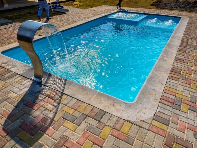 ? Encontre a piscina ideal para o seu espaço!