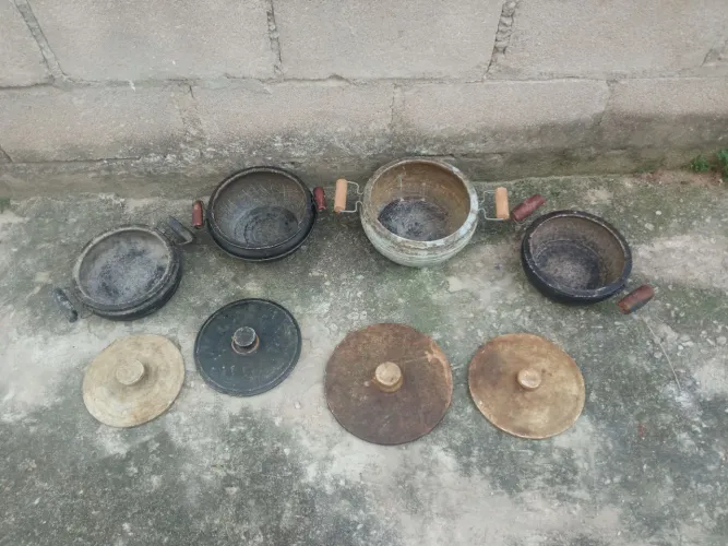 4 Panelas de pedra