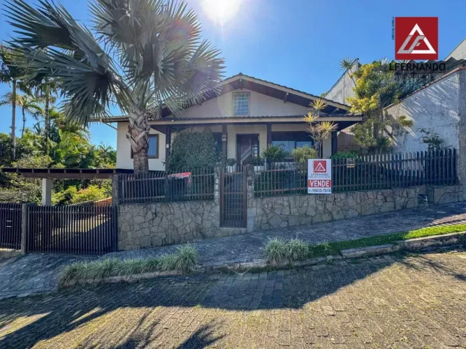 Casa com 3 dormitórios, sendo 1 suíte à venda, 210 m² por R$ 1.050.000 - Velha - Blumenau/