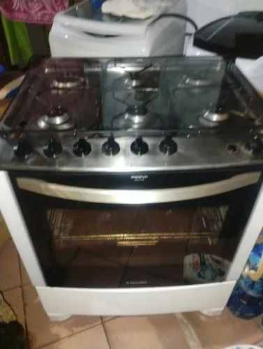 Fogão 6 bocas Eletrolux - Funcionando perfeitamente, todas boca e forno