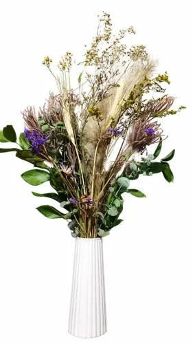 Arranjo de folhas e flores desidratadas