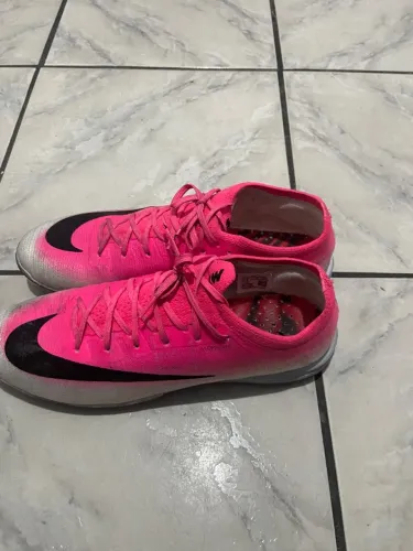Chuteira Nike modelo da copa do mundo