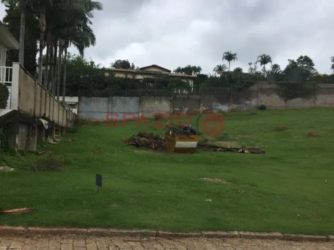 Terreno à Venda em Condomínio Fechado