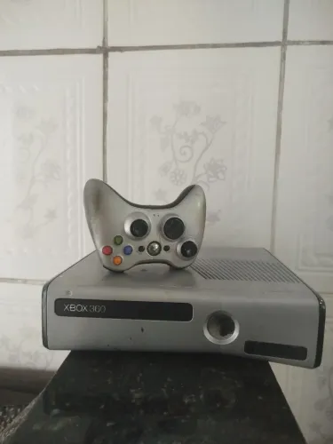 Xbox 360 slim *COM DEFEITO*
