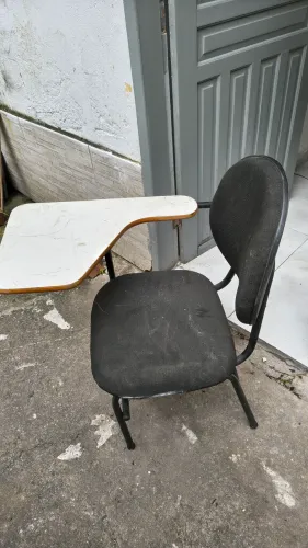 Vende ser 3 cadeira escolar