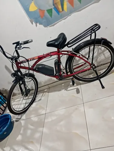 Bicicleta elétrica a bateria.