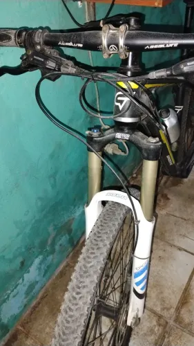 Vendo bike Groove SkA 70 aro 27,5 suspensão santur ar e óleo kit 12 velocidade 
