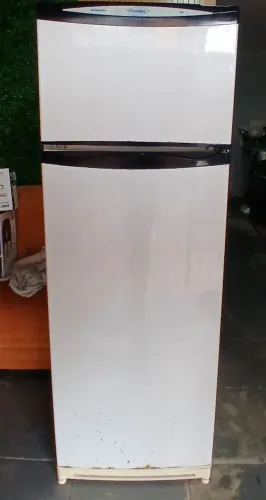 Geladeira para reaproveitamento de peças