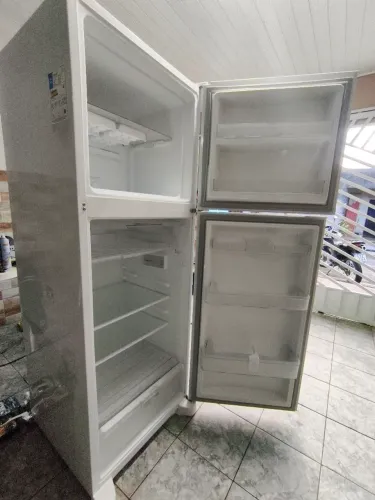 Geladeira Eletrolux Nova.