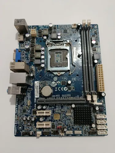 Placa lga 1155 h61 DDR3 com duas memórias de 4gbs ddr3