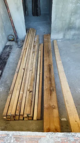 Vendo tábuas e barrotes para obra